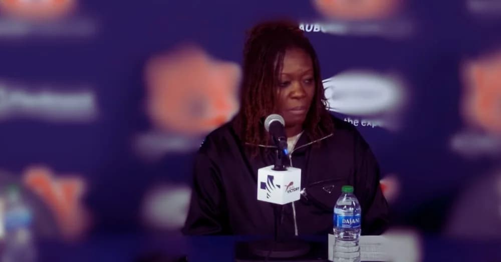 Auburn Shocks No. 7 LSU, Ending 16-Game Streak Despite Double-Doubles from Reese and Morrow