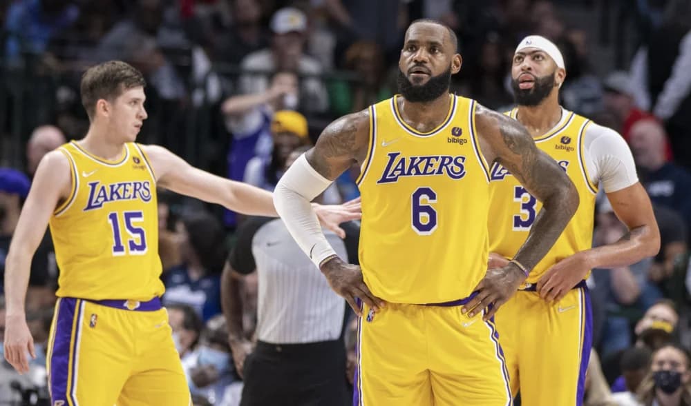 “Controversial Officiating Leaves LeBron James and the Lakers Frustrated”