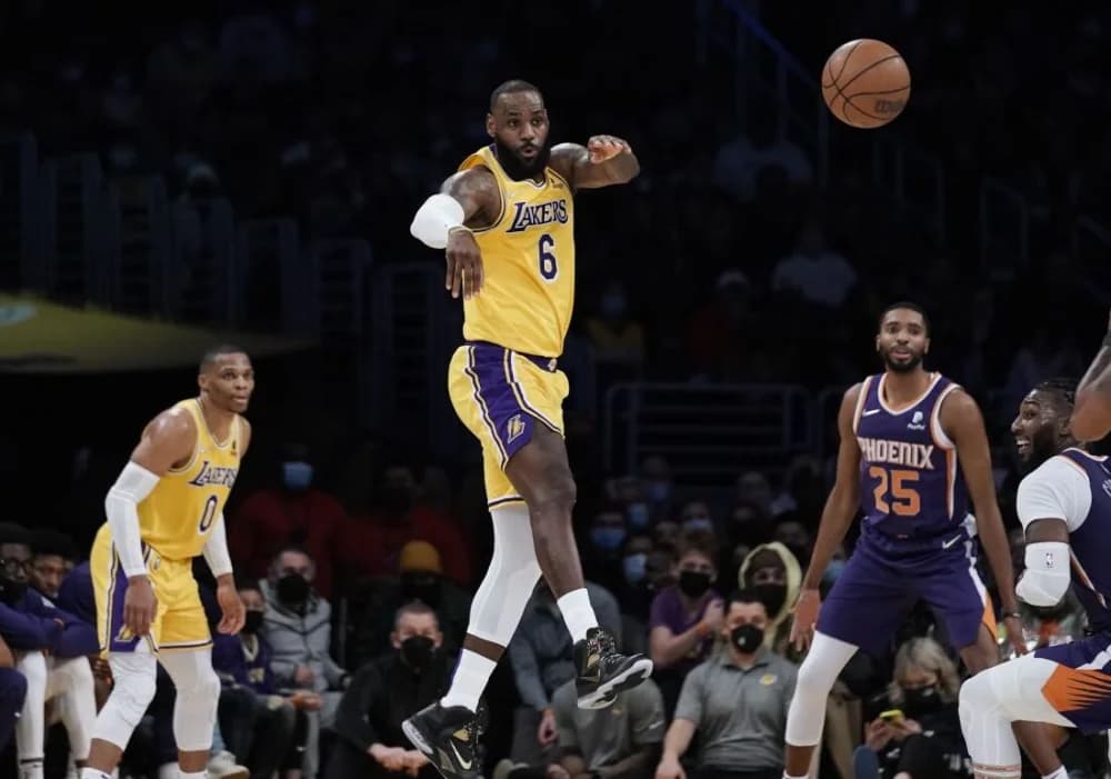 Lakers Lean into Small-ball Identity in Preseason Loss to the Suns