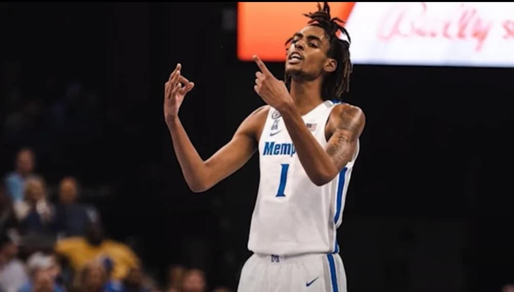 Emoni Bates, a once Football Prodigy, might be continuing career-damaging mistakes