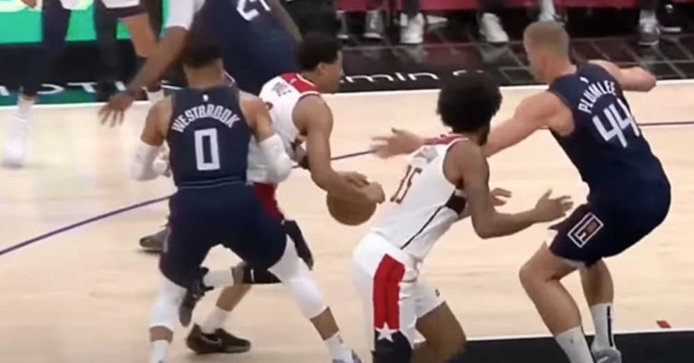 Clippers’ Russell Westbrook Out Indefinitely After Hand Surgery