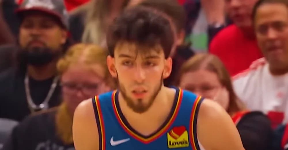 Chet Holmgren Leads NBA Rookie of the Year Race Over Victor Wembanyama