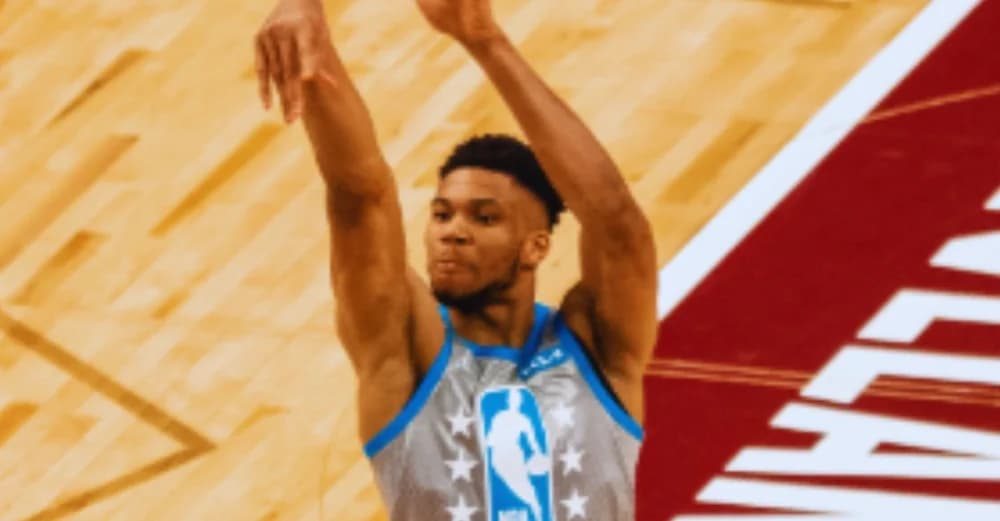 Antetokounmpo Drops 59 as Bucks Top Pistons