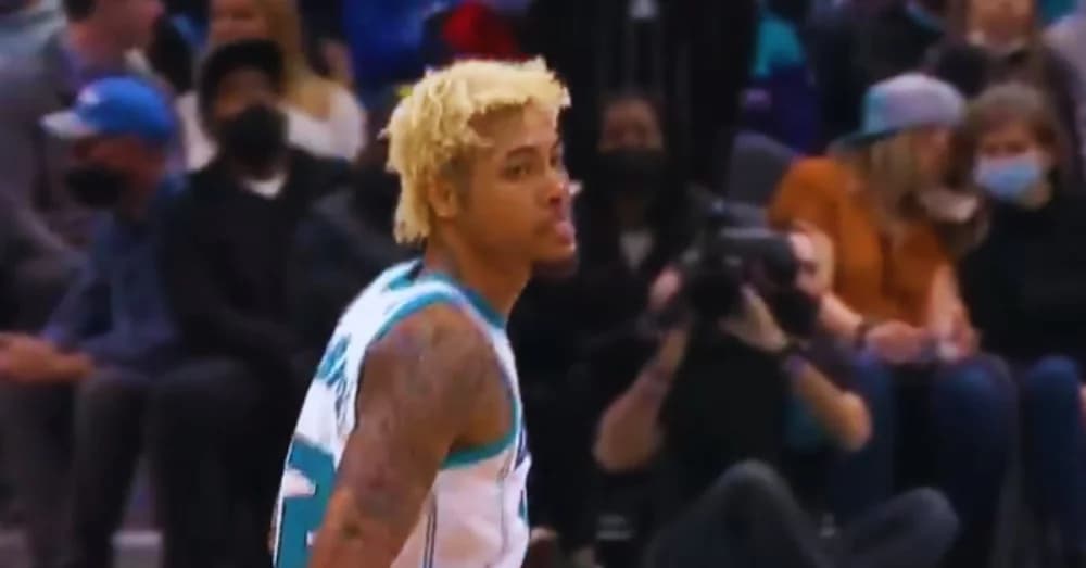 Kelly Oubre Extends Stay with the 76ers