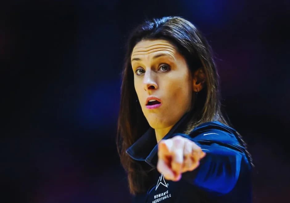 Stephanie White Receives 2023 WNBA Coach of the Year Award from Commissioner