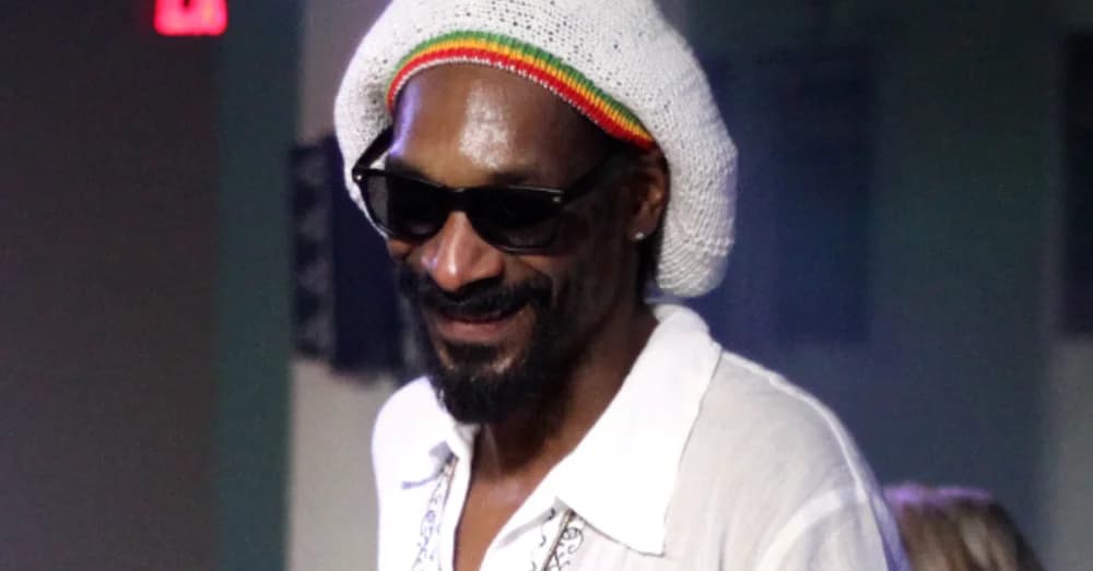 Snoop Dogg’s Viral Basketball Trick Shot Sparks Lakers Fan Frenzy
